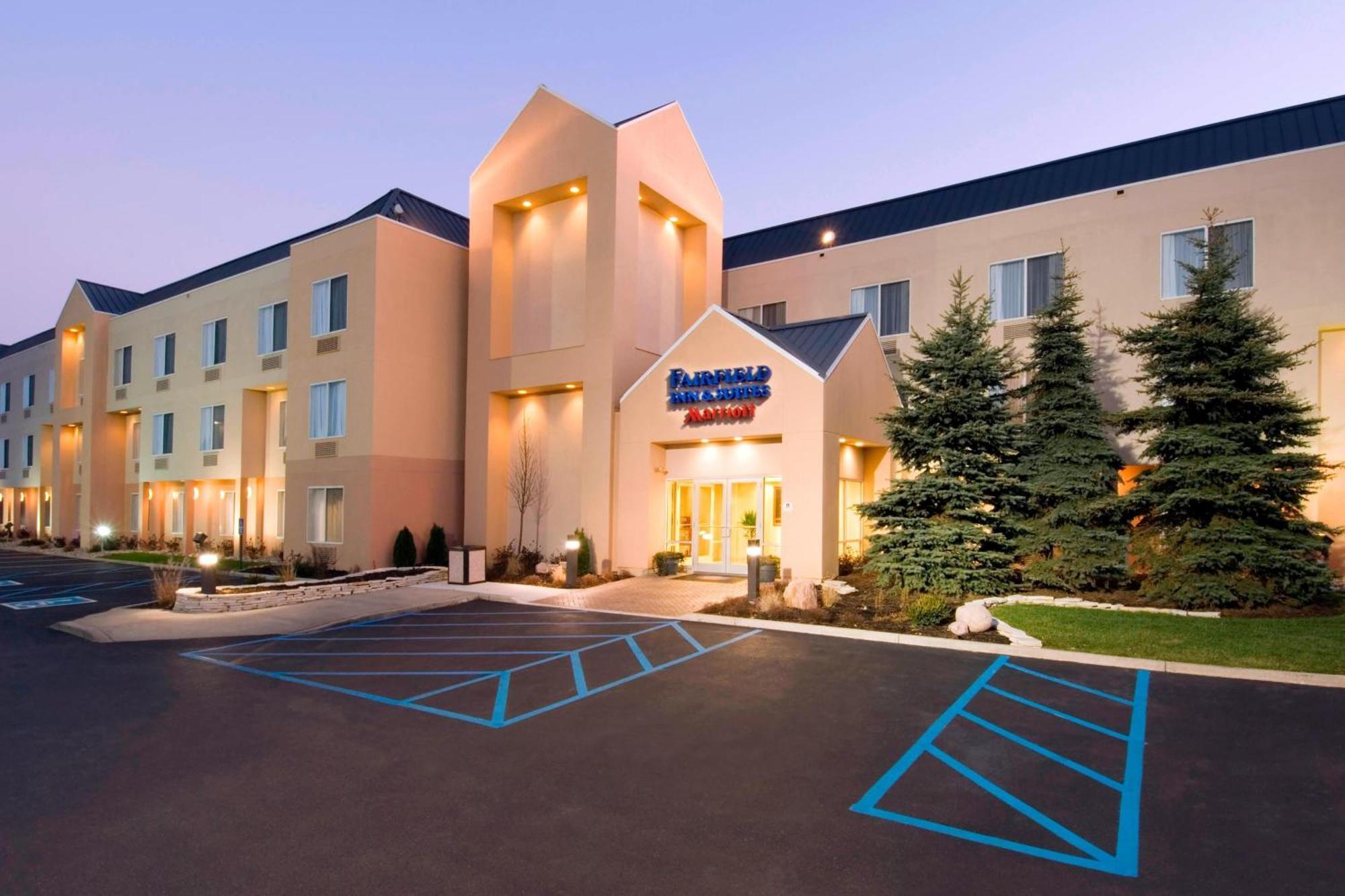 Fairfield Inn & Suites Меррилвилл Экстерьер фото